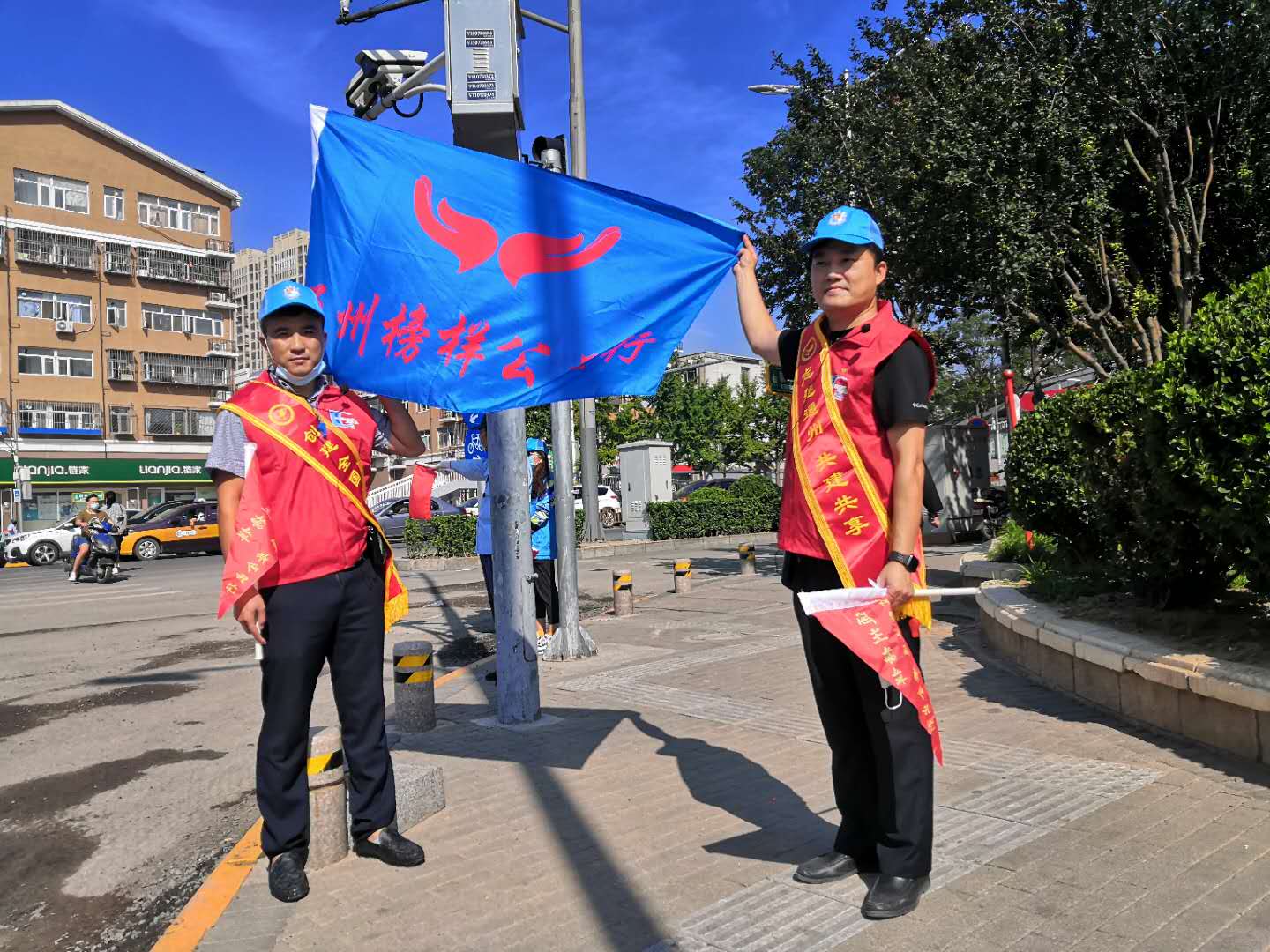 <strong>黄黄黄黄大鸡巴男女操逼</strong>